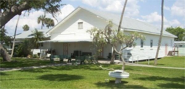 For Sale: $229,000 (3 beds, 1 baths, 1100 Square Feet)