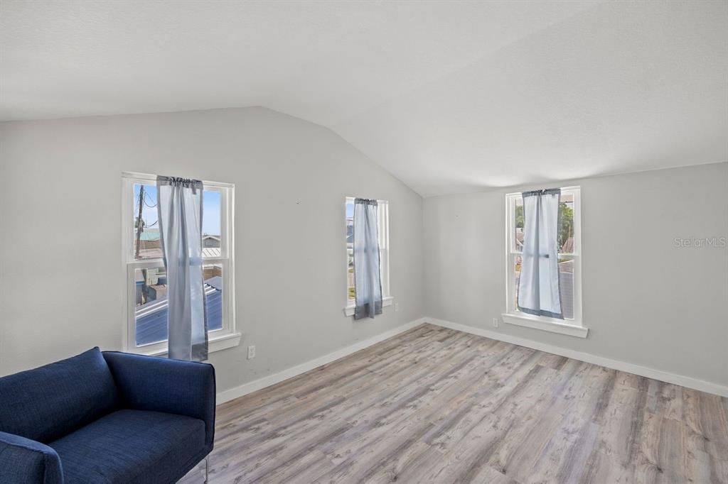 For Sale: $229,000 (3 beds, 1 baths, 1100 Square Feet)