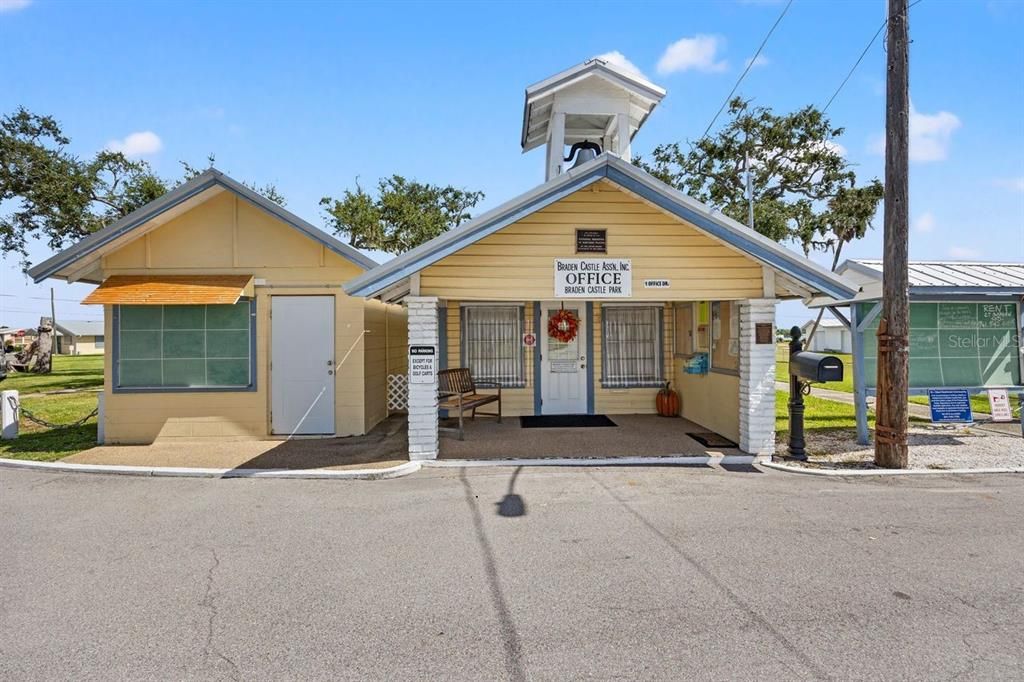 For Sale: $229,000 (3 beds, 1 baths, 1100 Square Feet)