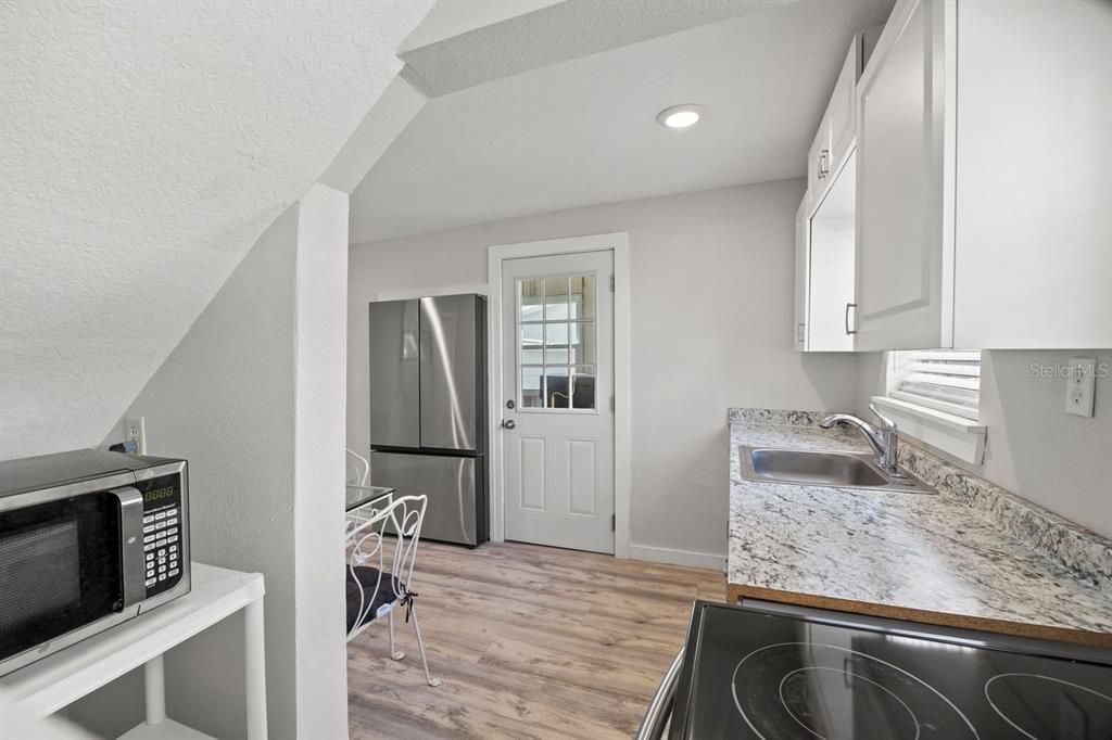 For Sale: $229,000 (3 beds, 1 baths, 1100 Square Feet)