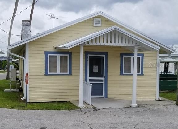 For Sale: $229,000 (3 beds, 1 baths, 1100 Square Feet)