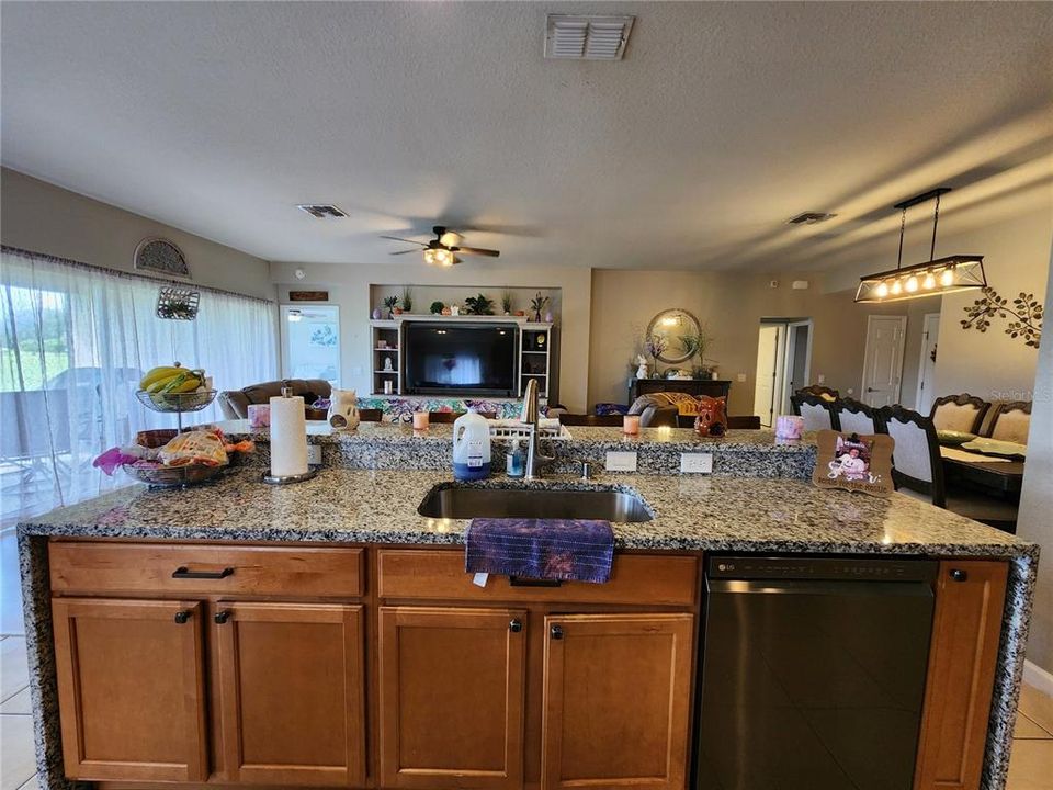 For Sale: $315,000 (3 beds, 2 baths, 1864 Square Feet)