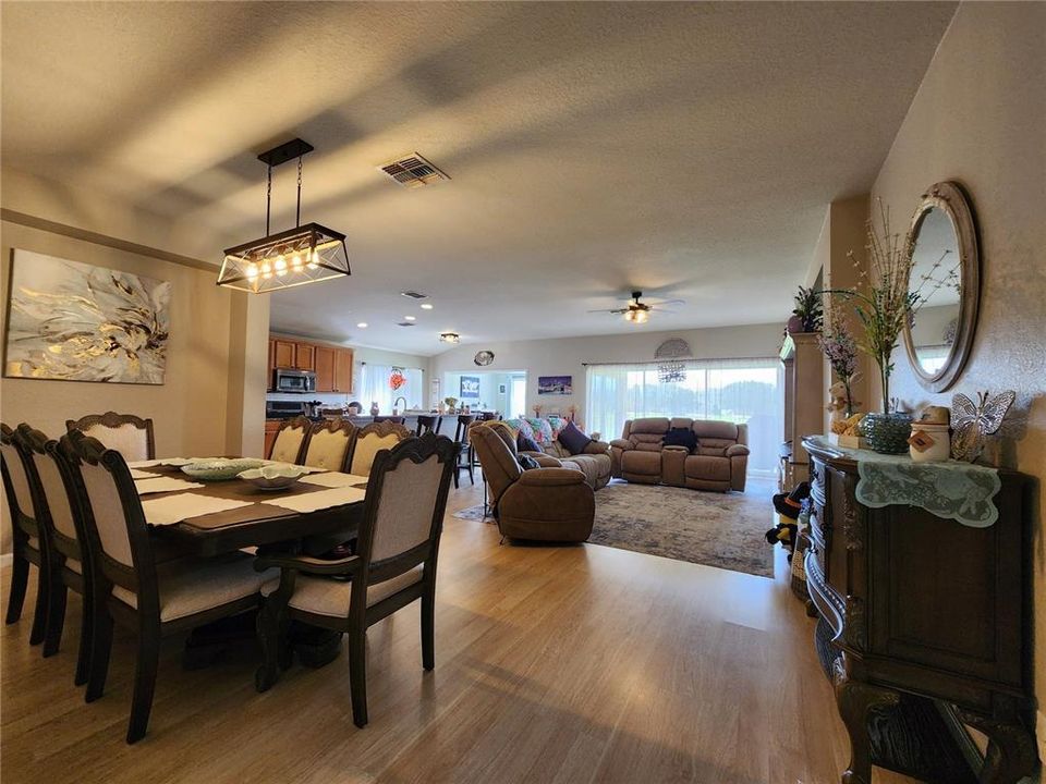 For Sale: $315,000 (3 beds, 2 baths, 1864 Square Feet)