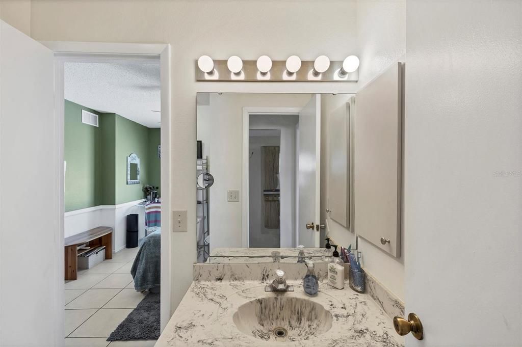 Activo con contrato: $225,000 (3 camas, 2 baños, 1445 Pies cuadrados)