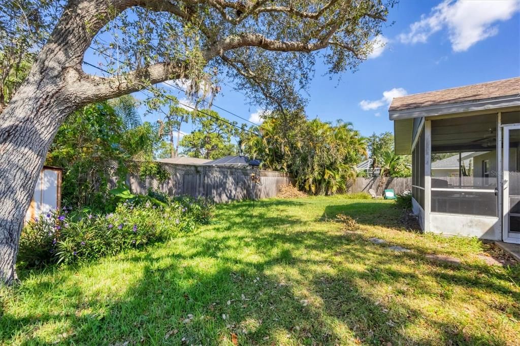 Activo con contrato: $225,000 (3 camas, 2 baños, 1445 Pies cuadrados)