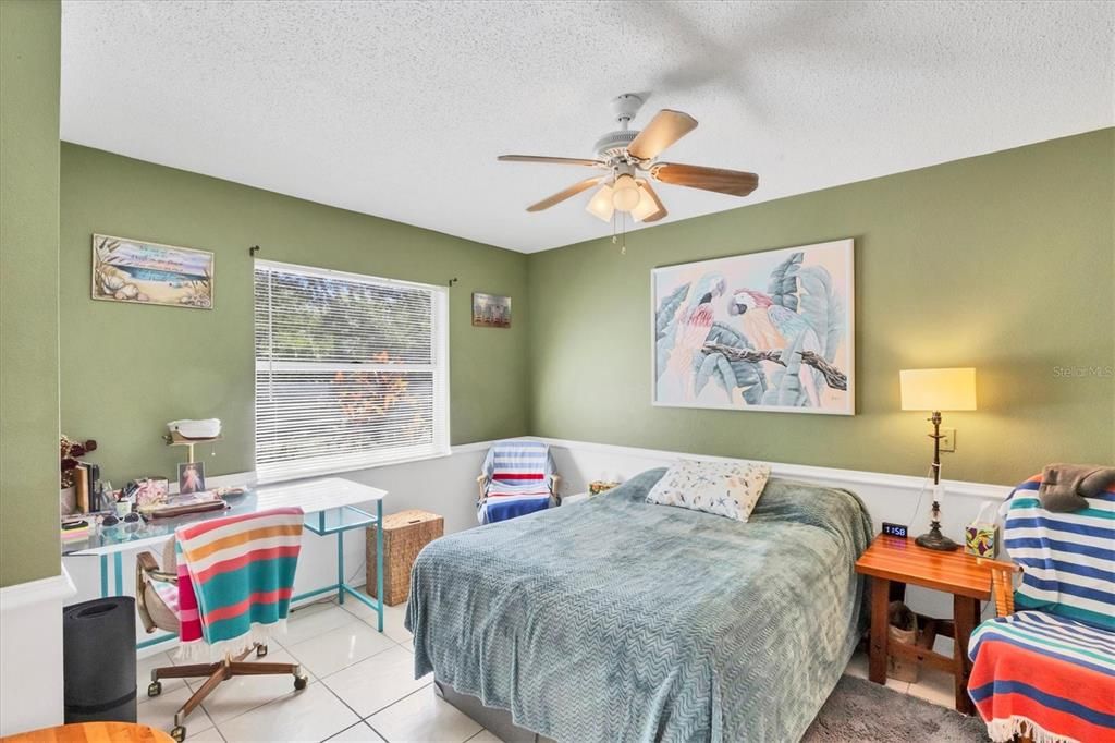 Activo con contrato: $225,000 (3 camas, 2 baños, 1445 Pies cuadrados)