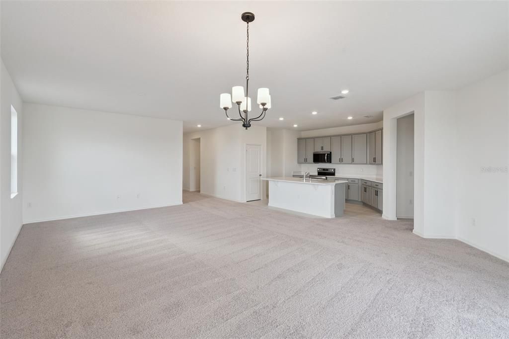 出租: $2,300 (4 贝兹, 2 浴室, 1824 平方英尺)