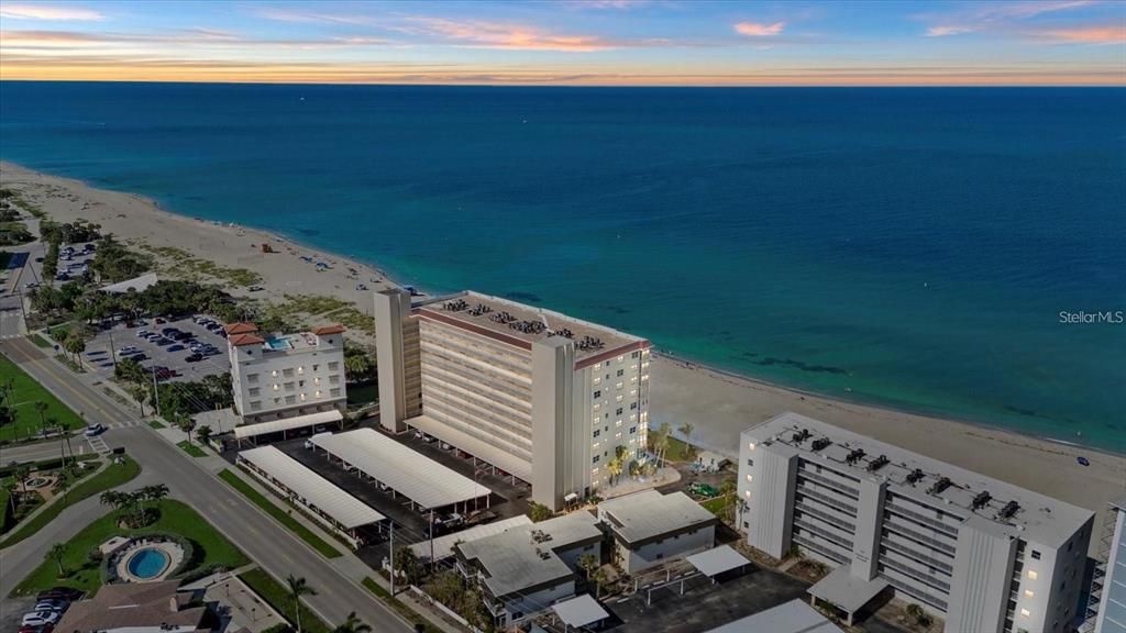 出租: $6,500 (2 贝兹, 2 浴室, 1340 平方英尺)