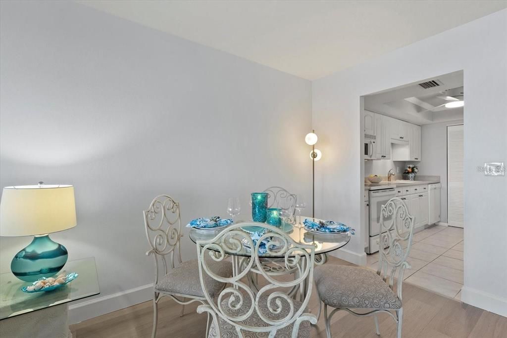 出租: $6,500 (2 贝兹, 2 浴室, 1340 平方英尺)