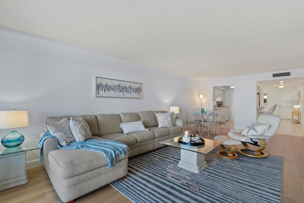 出租: $6,500 (2 贝兹, 2 浴室, 1340 平方英尺)