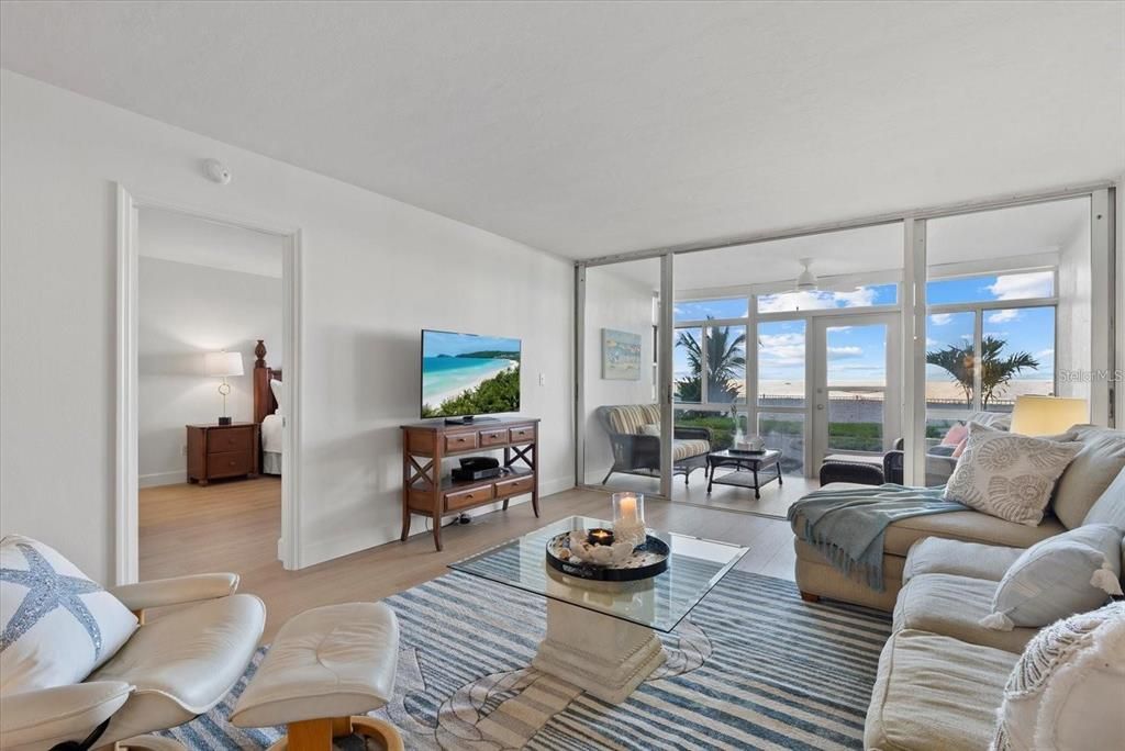 出租: $6,500 (2 贝兹, 2 浴室, 1340 平方英尺)