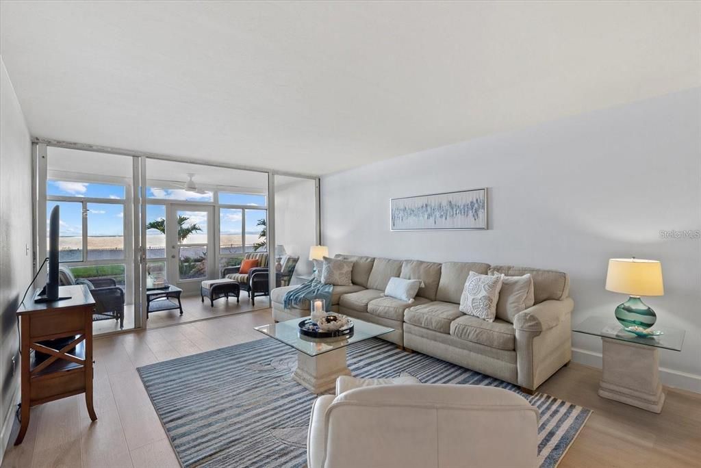 出租: $6,500 (2 贝兹, 2 浴室, 1340 平方英尺)