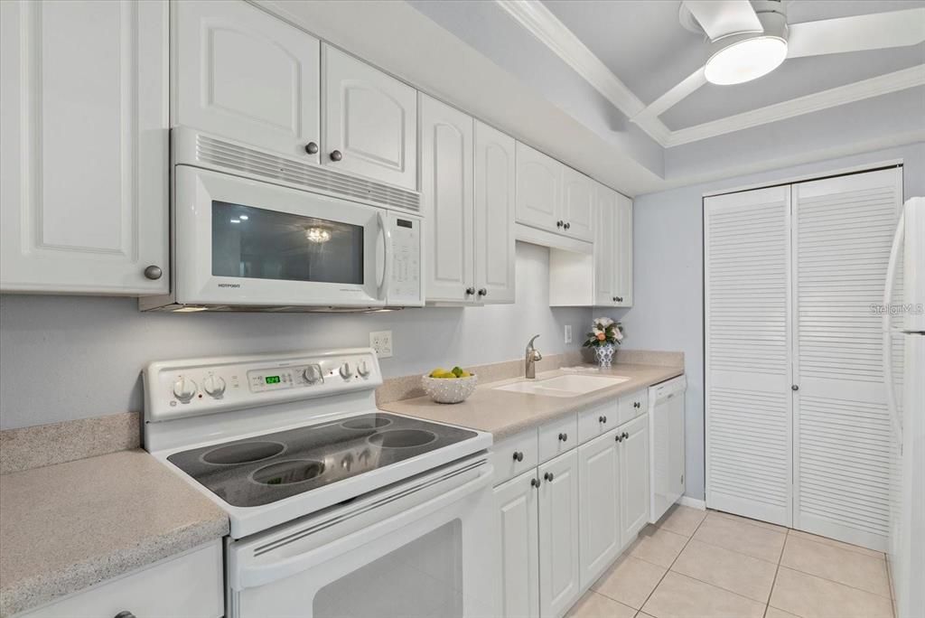 出租: $6,500 (2 贝兹, 2 浴室, 1340 平方英尺)