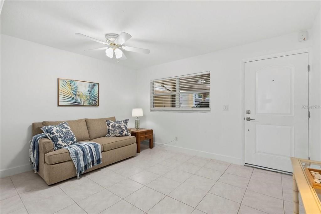 出租: $6,500 (2 贝兹, 2 浴室, 1340 平方英尺)