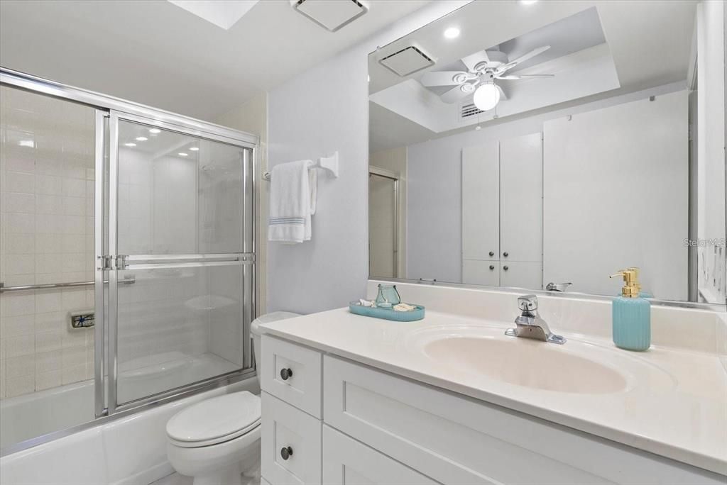 出租: $6,500 (2 贝兹, 2 浴室, 1340 平方英尺)