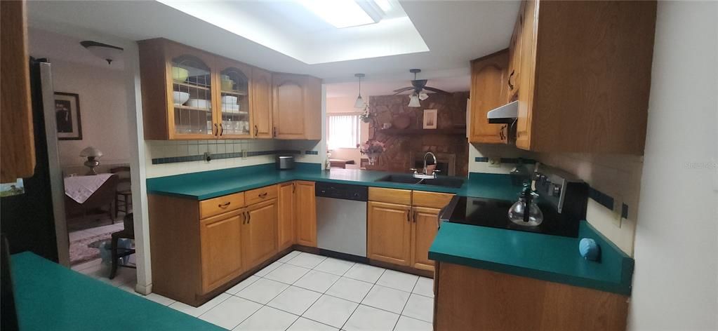 Active With Contract: $589,000 (3 beds, 2 baths, 1634 Square Feet)