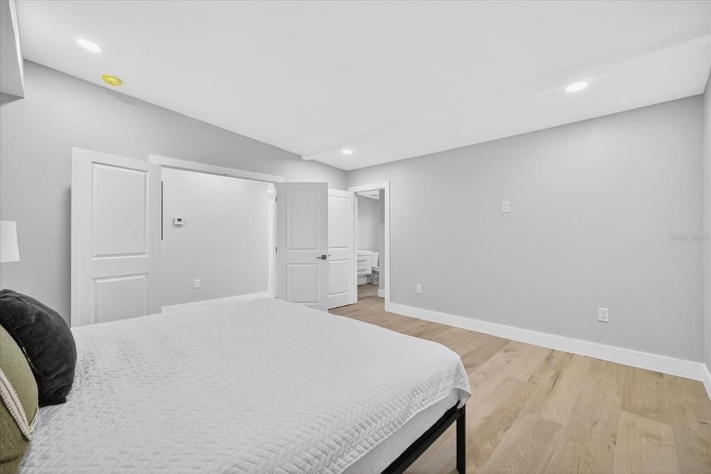 For Sale: $650,000 (5 beds, 3 baths, 2477 Square Feet)