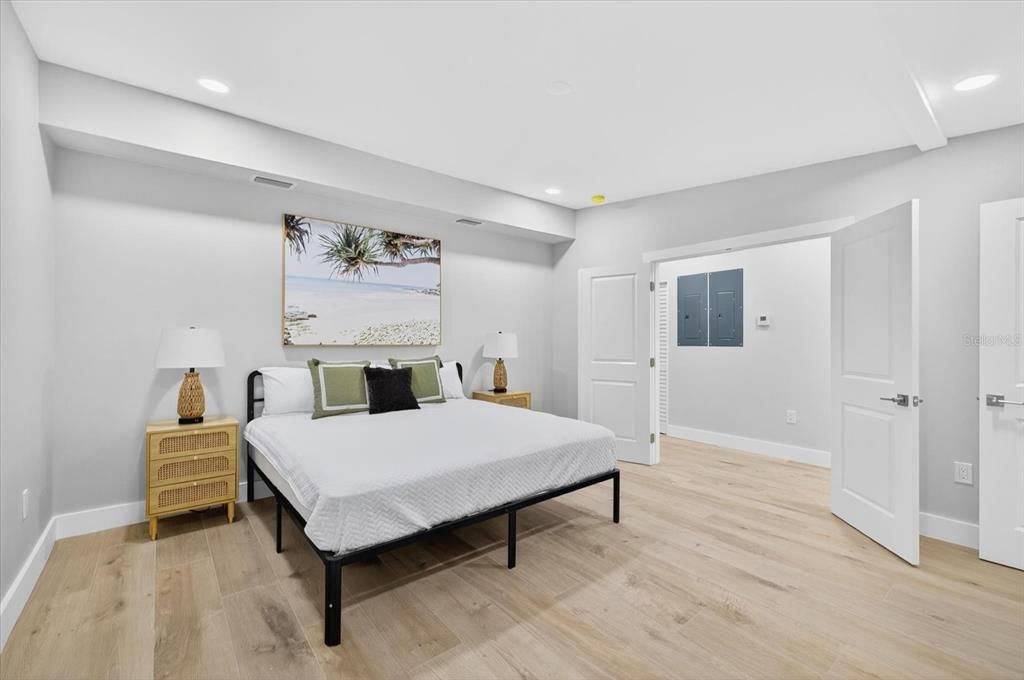 For Sale: $650,000 (5 beds, 3 baths, 2477 Square Feet)