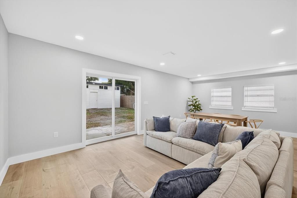 For Sale: $650,000 (5 beds, 3 baths, 2477 Square Feet)