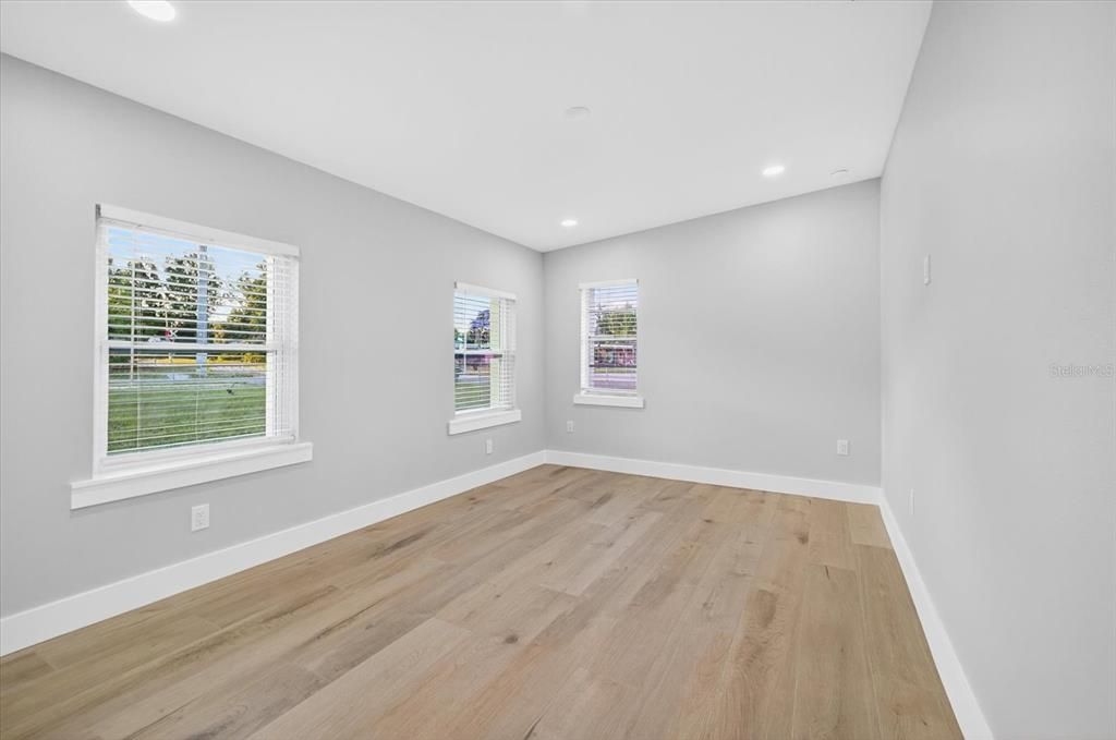 For Sale: $650,000 (5 beds, 3 baths, 2477 Square Feet)