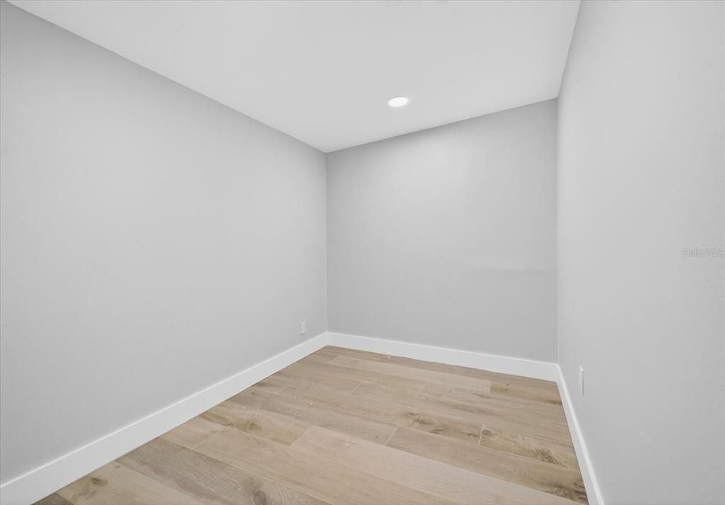 For Sale: $650,000 (5 beds, 3 baths, 2477 Square Feet)