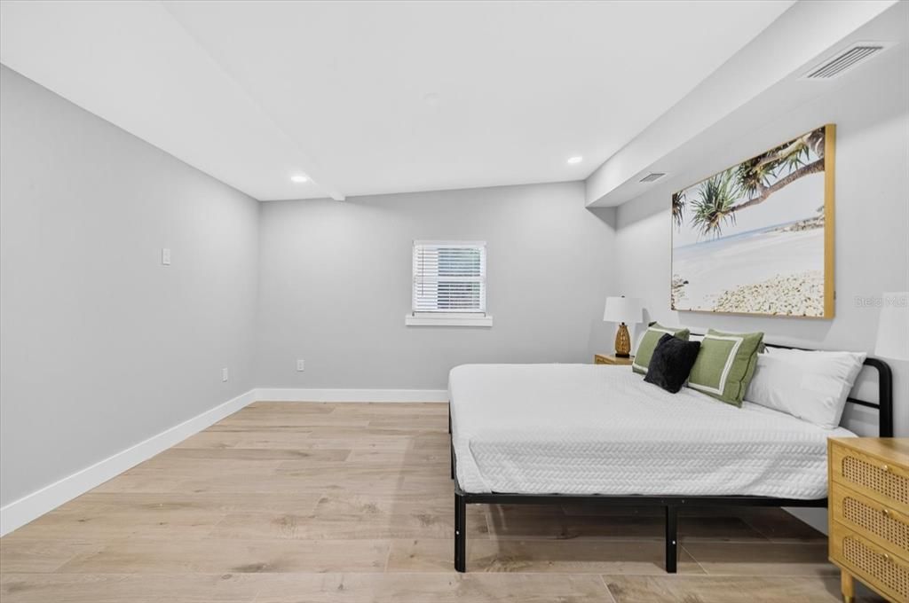 For Sale: $650,000 (5 beds, 3 baths, 2477 Square Feet)