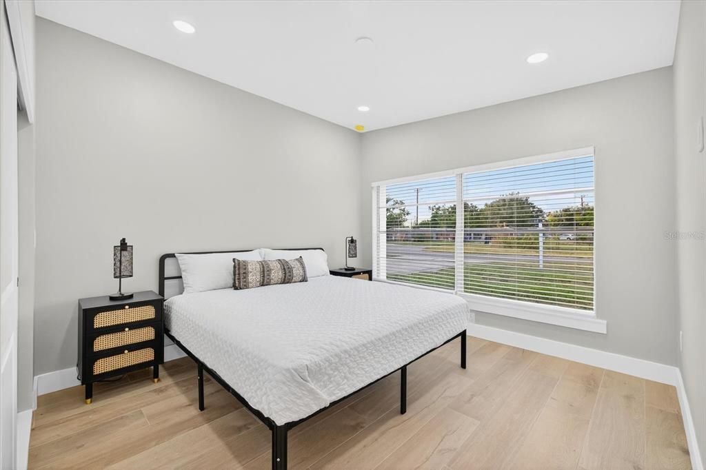 For Sale: $650,000 (5 beds, 3 baths, 2477 Square Feet)