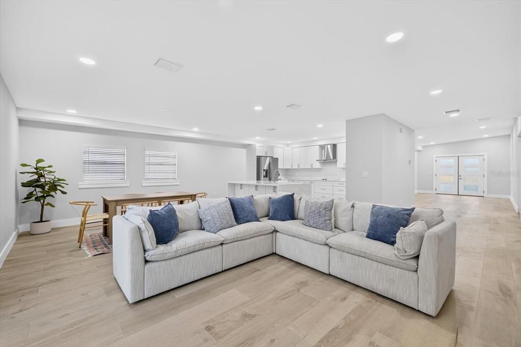 For Sale: $650,000 (5 beds, 3 baths, 2477 Square Feet)