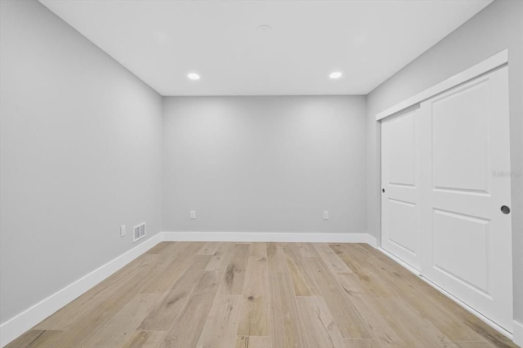 For Sale: $650,000 (5 beds, 3 baths, 2477 Square Feet)