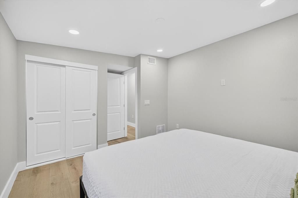 For Sale: $650,000 (5 beds, 3 baths, 2477 Square Feet)