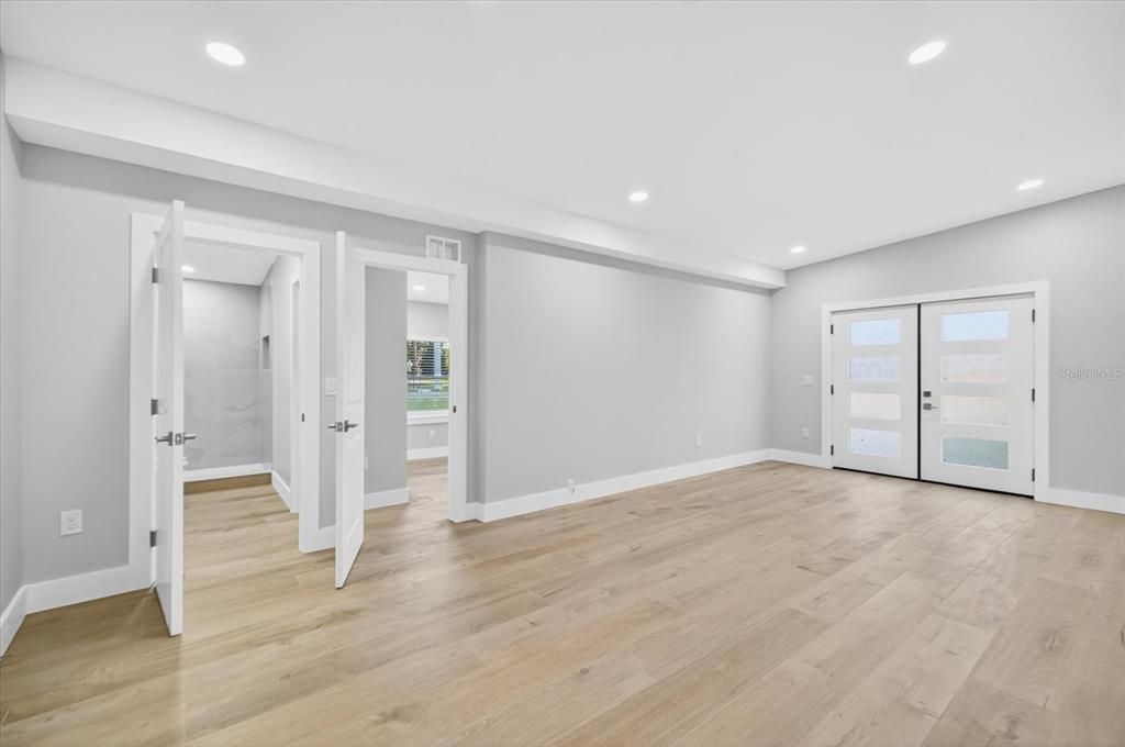 For Sale: $650,000 (5 beds, 3 baths, 2477 Square Feet)