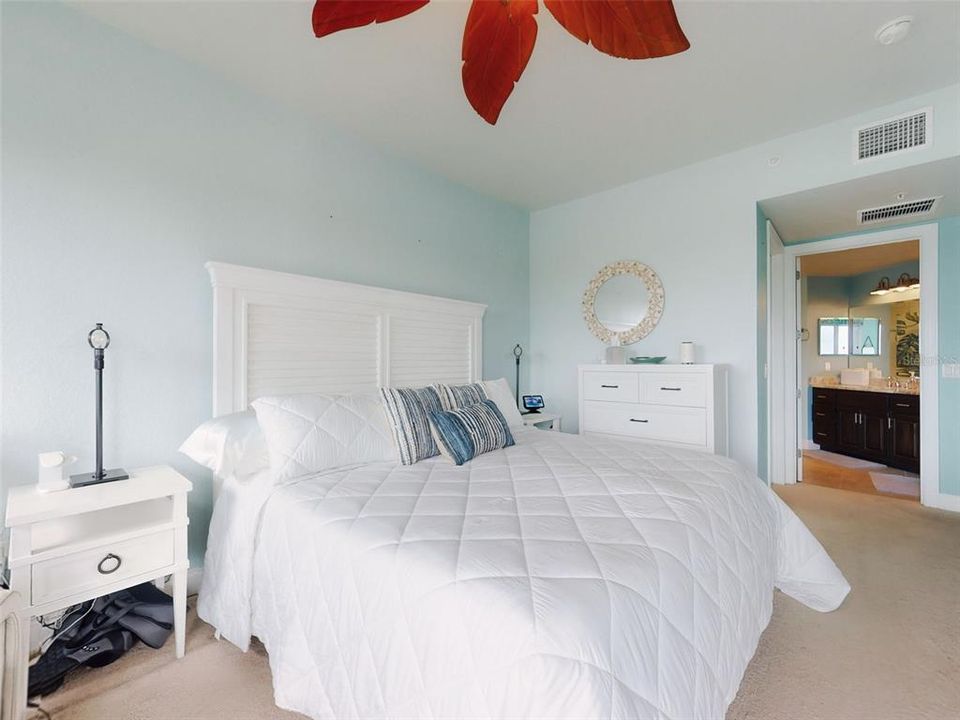 For Sale: $549,000 (2 beds, 2 baths, 1384 Square Feet)