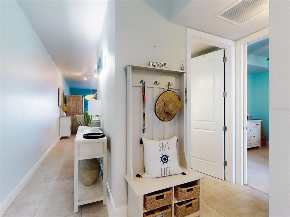 For Sale: $549,000 (2 beds, 2 baths, 1384 Square Feet)