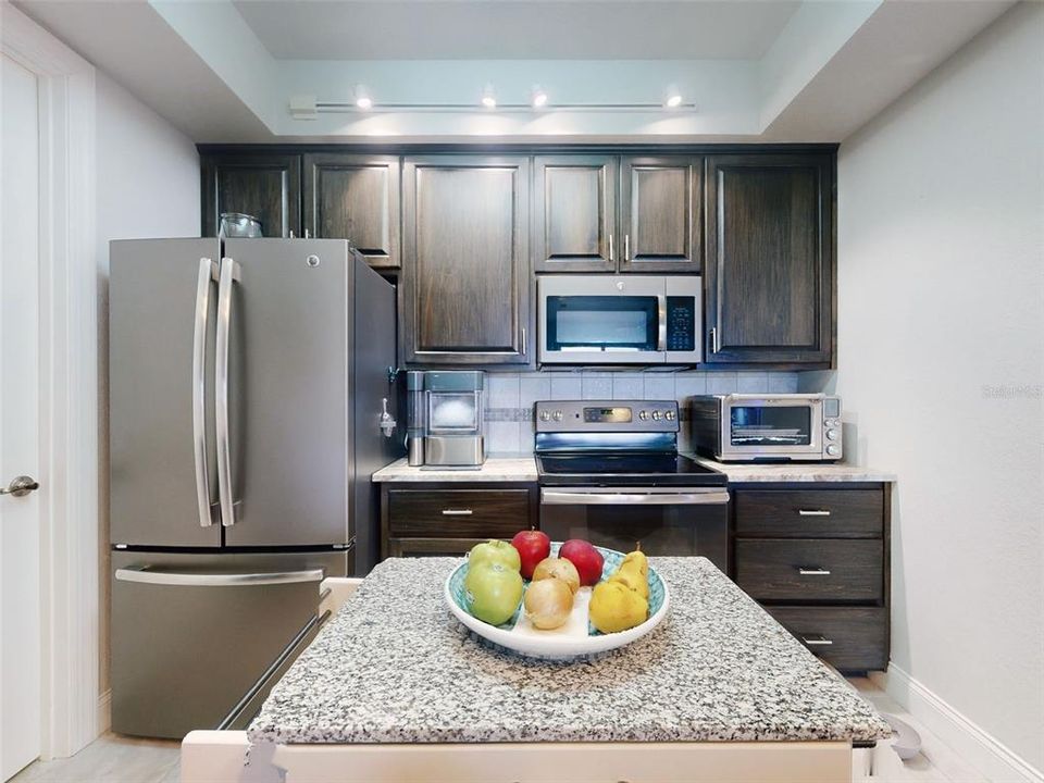 For Sale: $549,000 (2 beds, 2 baths, 1384 Square Feet)