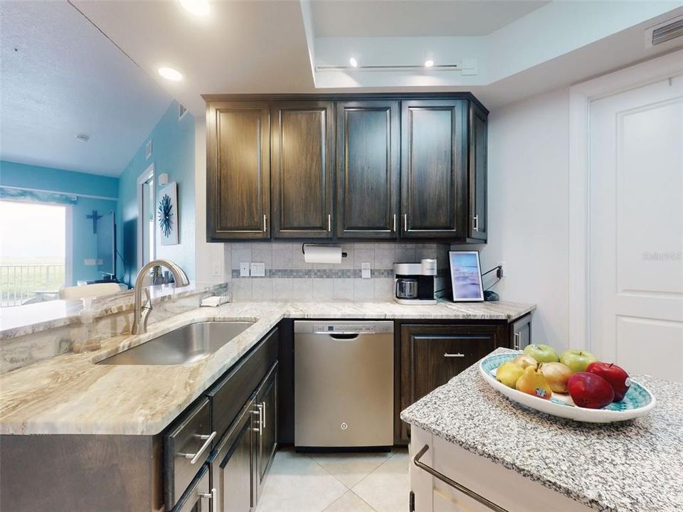 For Sale: $549,000 (2 beds, 2 baths, 1384 Square Feet)