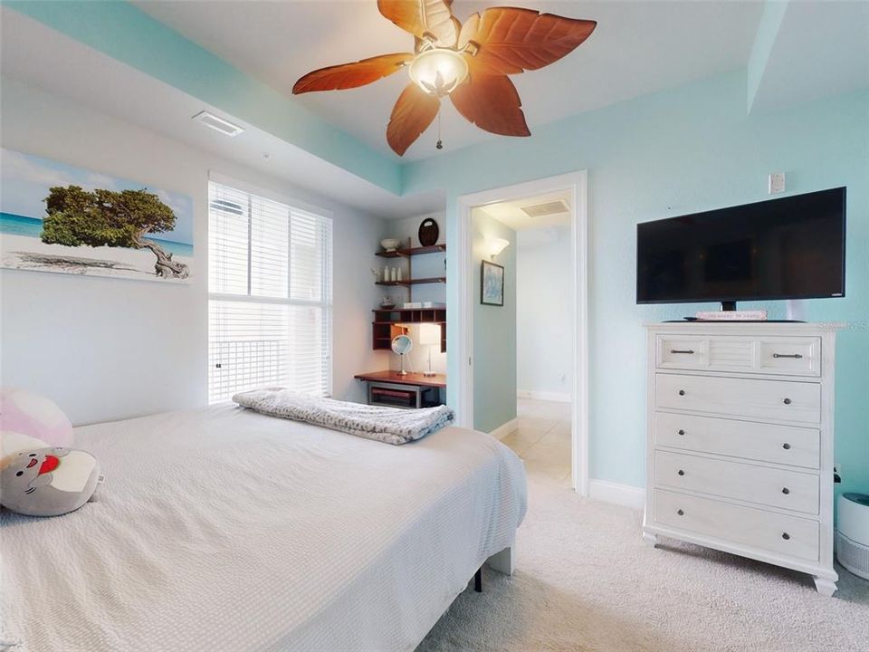 For Sale: $549,000 (2 beds, 2 baths, 1384 Square Feet)