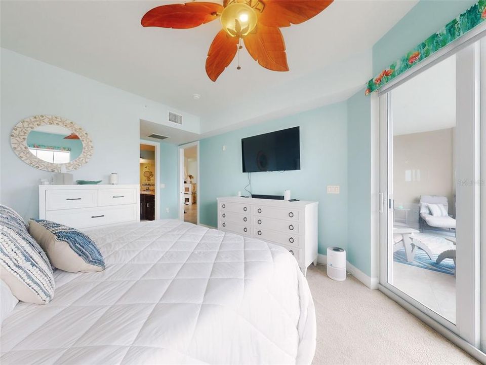 For Sale: $549,000 (2 beds, 2 baths, 1384 Square Feet)