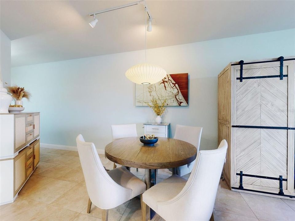 For Sale: $549,000 (2 beds, 2 baths, 1384 Square Feet)