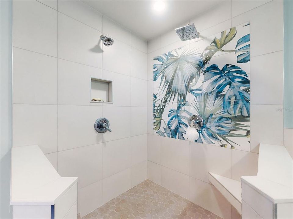 For Sale: $549,000 (2 beds, 2 baths, 1384 Square Feet)