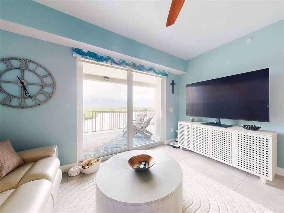 For Sale: $549,000 (2 beds, 2 baths, 1384 Square Feet)