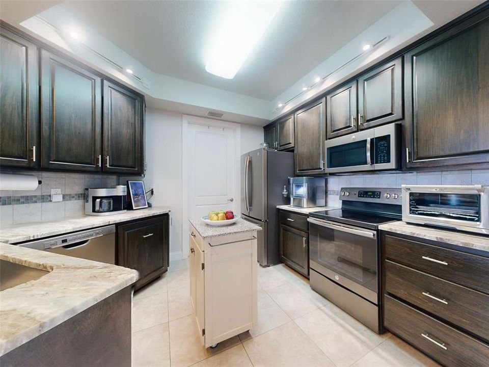 For Sale: $549,000 (2 beds, 2 baths, 1384 Square Feet)