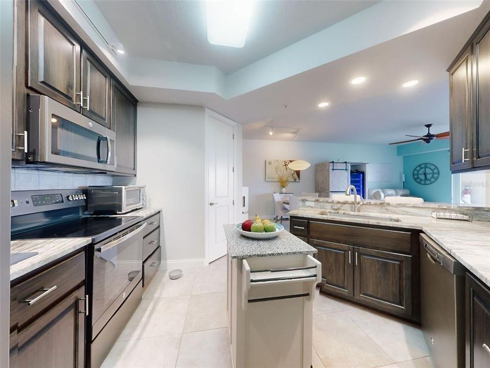 For Sale: $549,000 (2 beds, 2 baths, 1384 Square Feet)