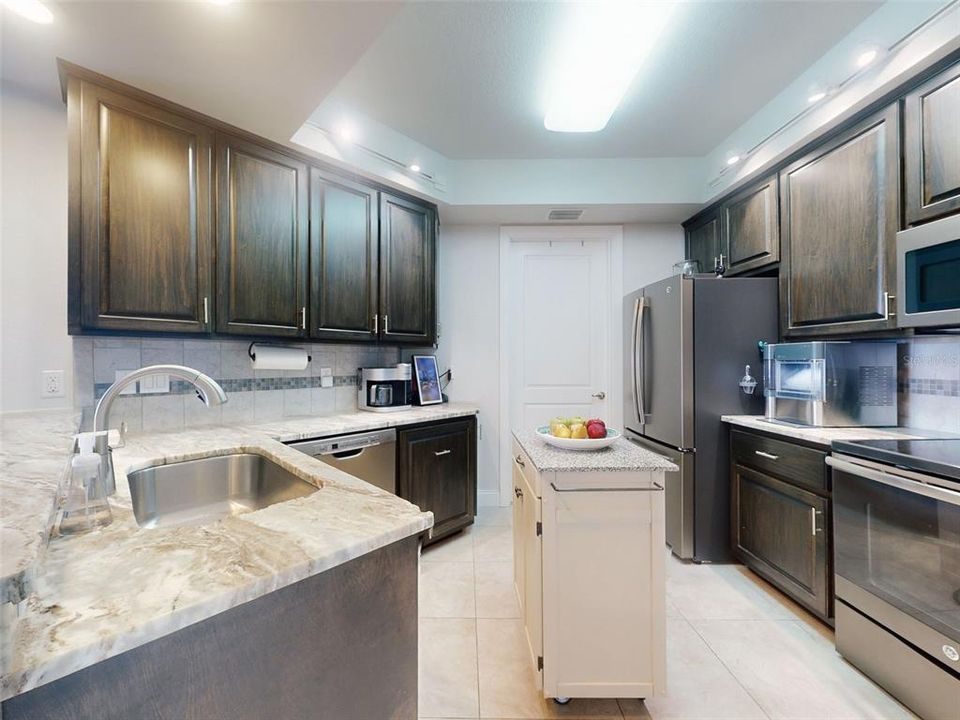 For Sale: $549,000 (2 beds, 2 baths, 1384 Square Feet)