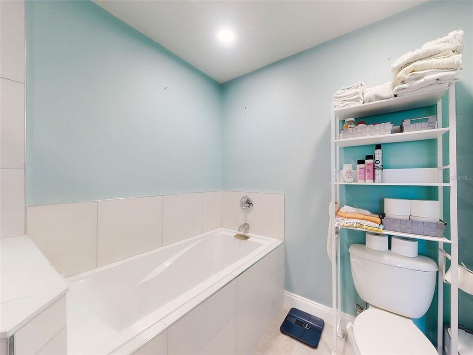 For Sale: $549,000 (2 beds, 2 baths, 1384 Square Feet)