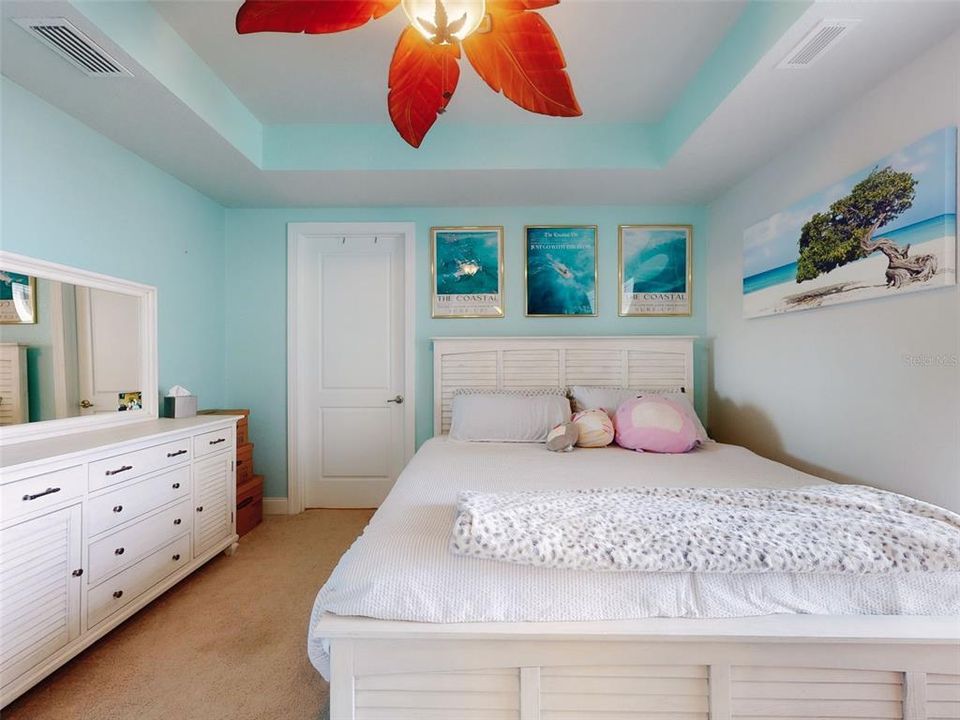 For Sale: $549,000 (2 beds, 2 baths, 1384 Square Feet)