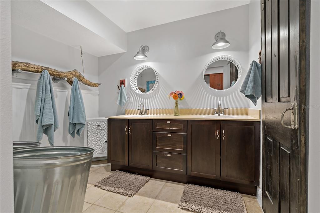 For Rent: $4,950 (3 beds, 2 baths, 1429 Square Feet)