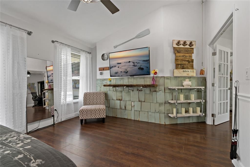 For Rent: $4,950 (3 beds, 2 baths, 1429 Square Feet)