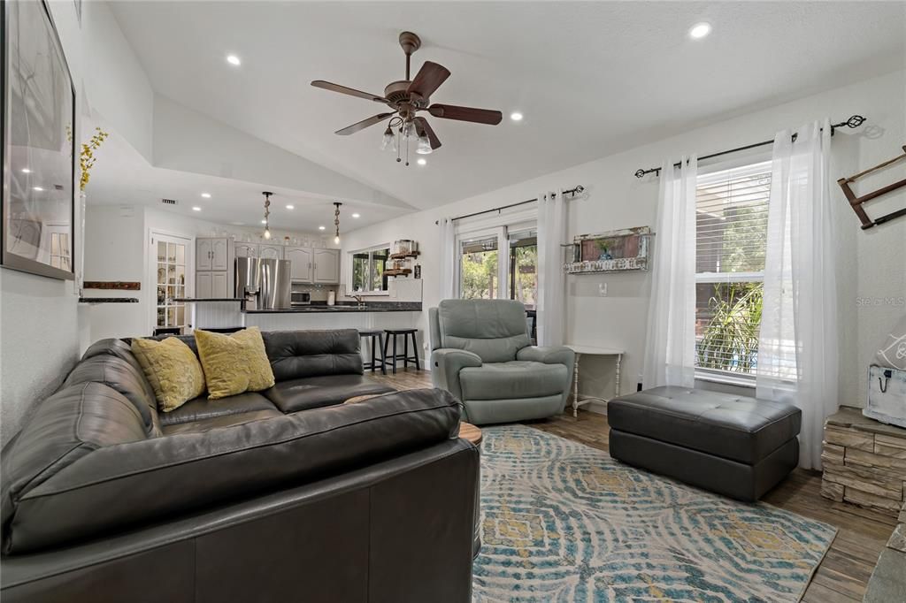 For Rent: $4,950 (3 beds, 2 baths, 1429 Square Feet)