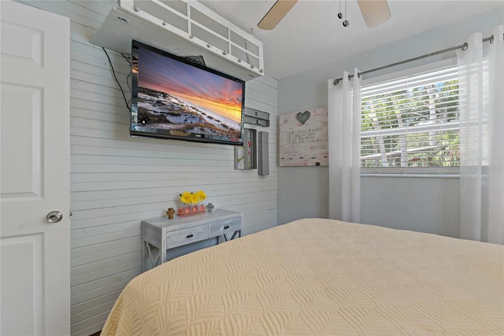 For Rent: $4,950 (3 beds, 2 baths, 1429 Square Feet)