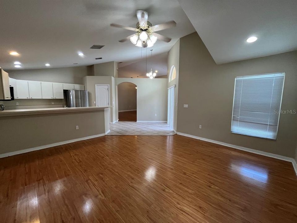 En Renta: $2,650 (3 camas, 2 baños, 1909 Pies cuadrados)